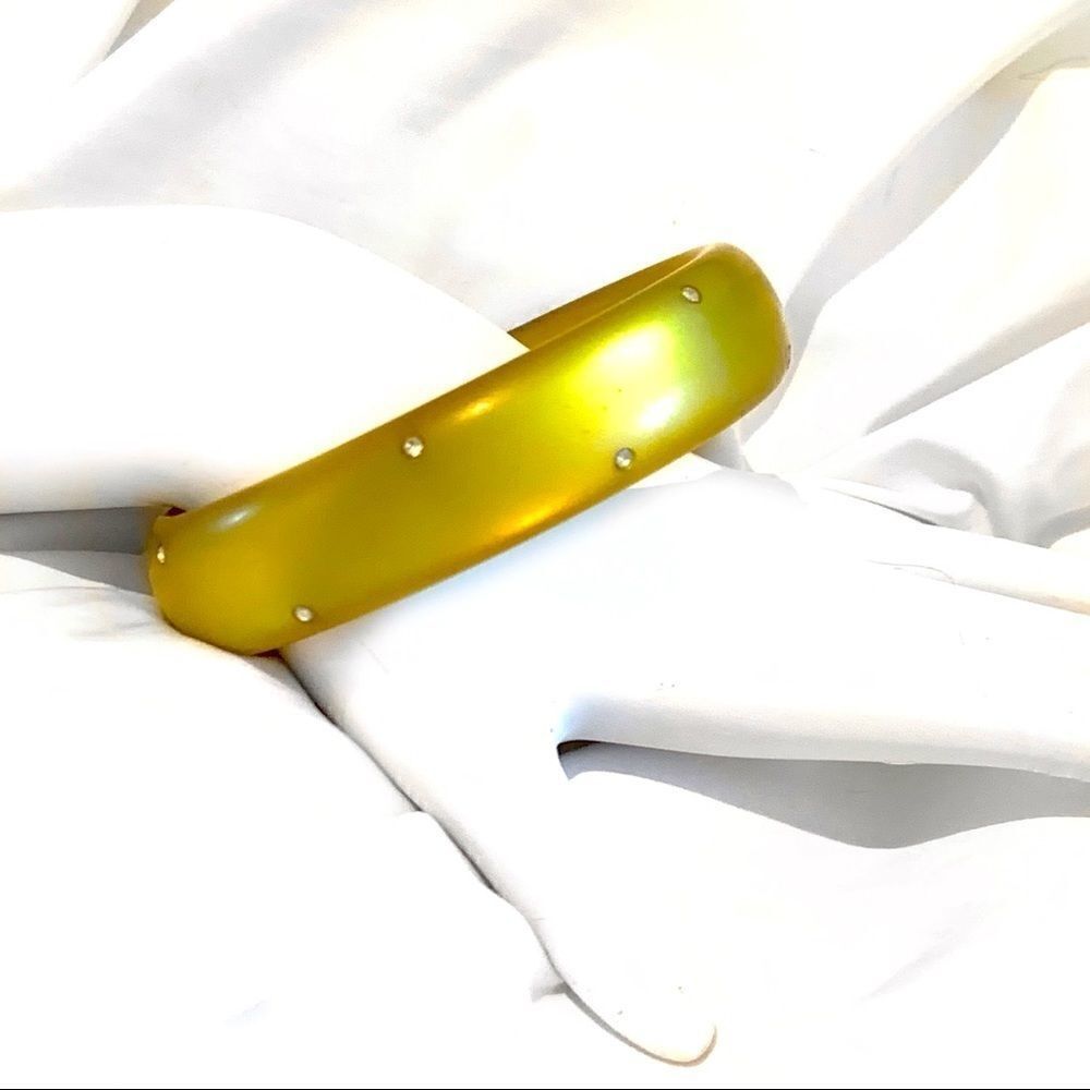 Vtg moon glow gold green lucite bangle bracelet